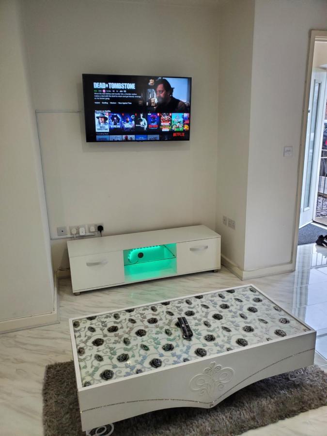 Beautiful & Elegant 2 Bed Room House Manchester Exteriör bild